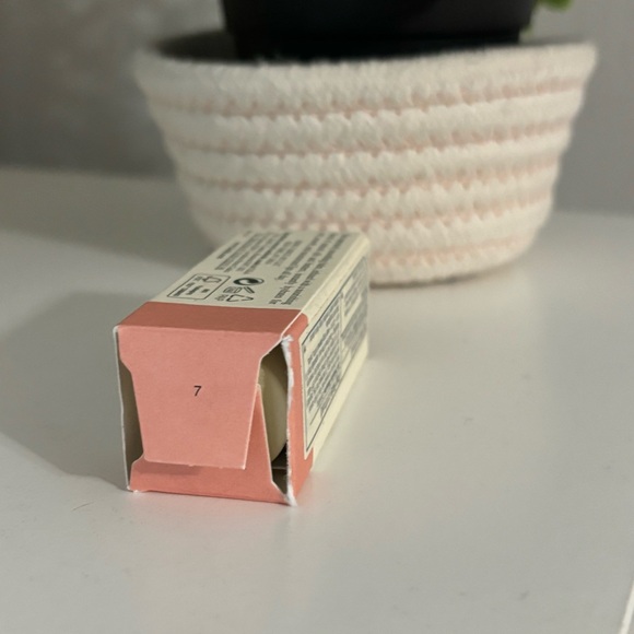 NEW Kiehls Butterstick Lip Treatment - Naturally Nude RARE - Picture 4 of 4